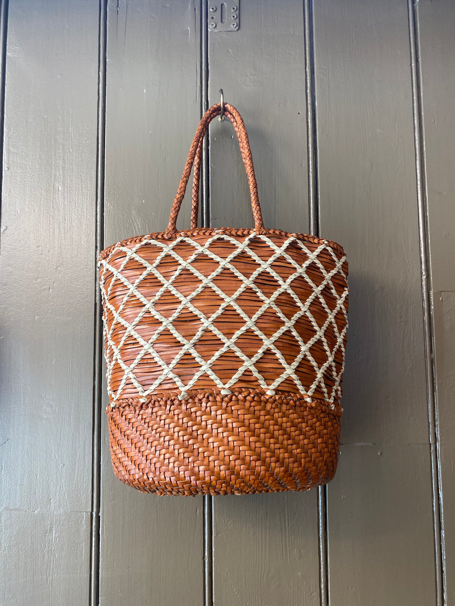 Dragon Diffusion | Corso Bucket - Tan