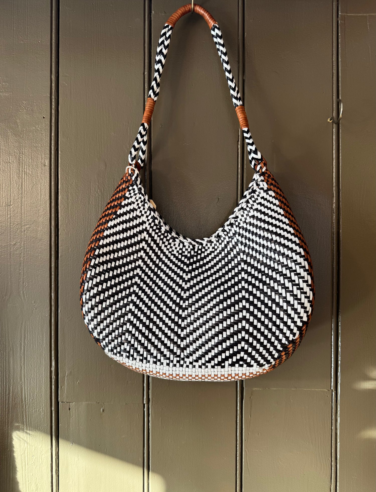 Dragon Diffusion | Minga Hobo - Black/White/Tan