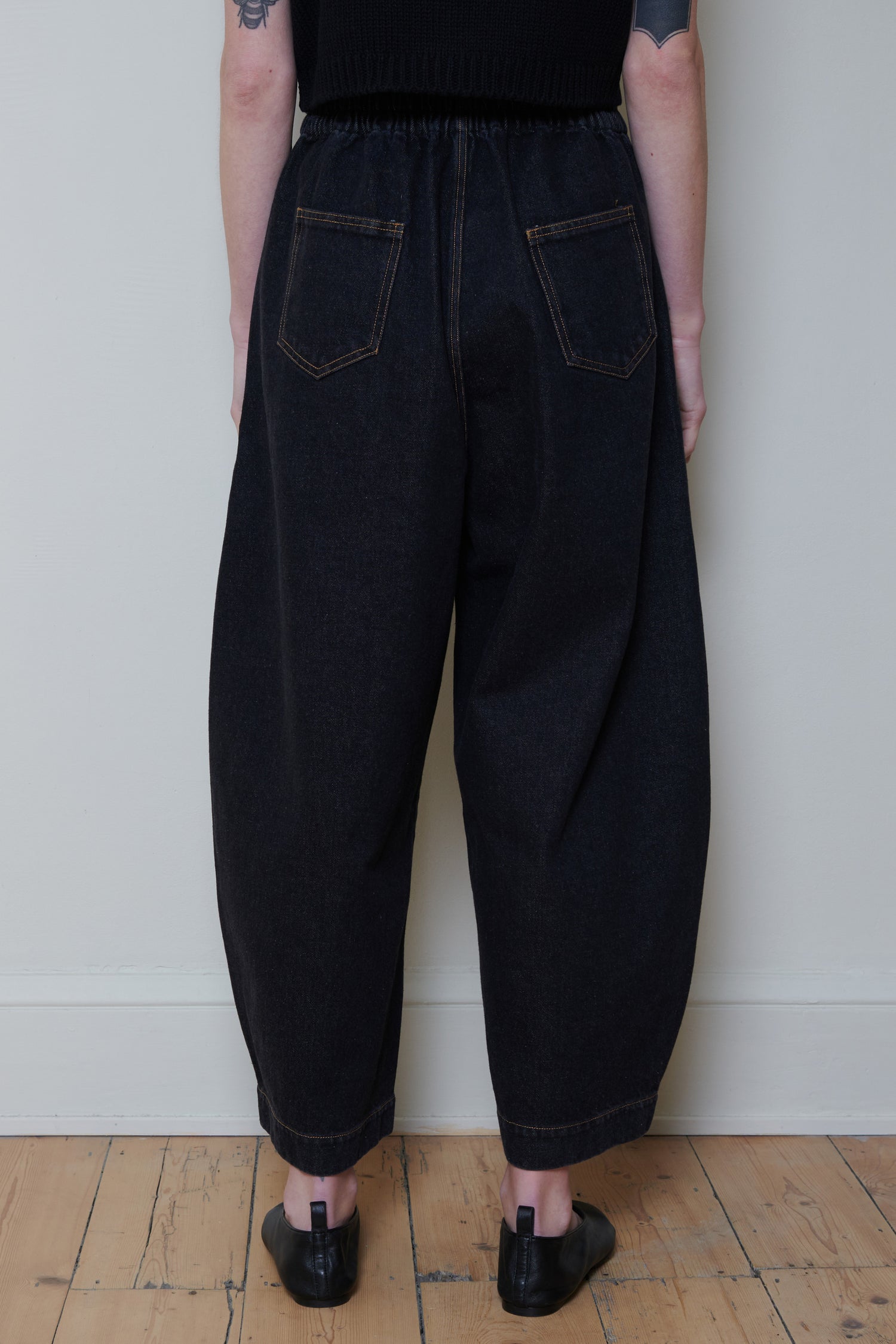 Cordera | Curved Denim Pants - Black