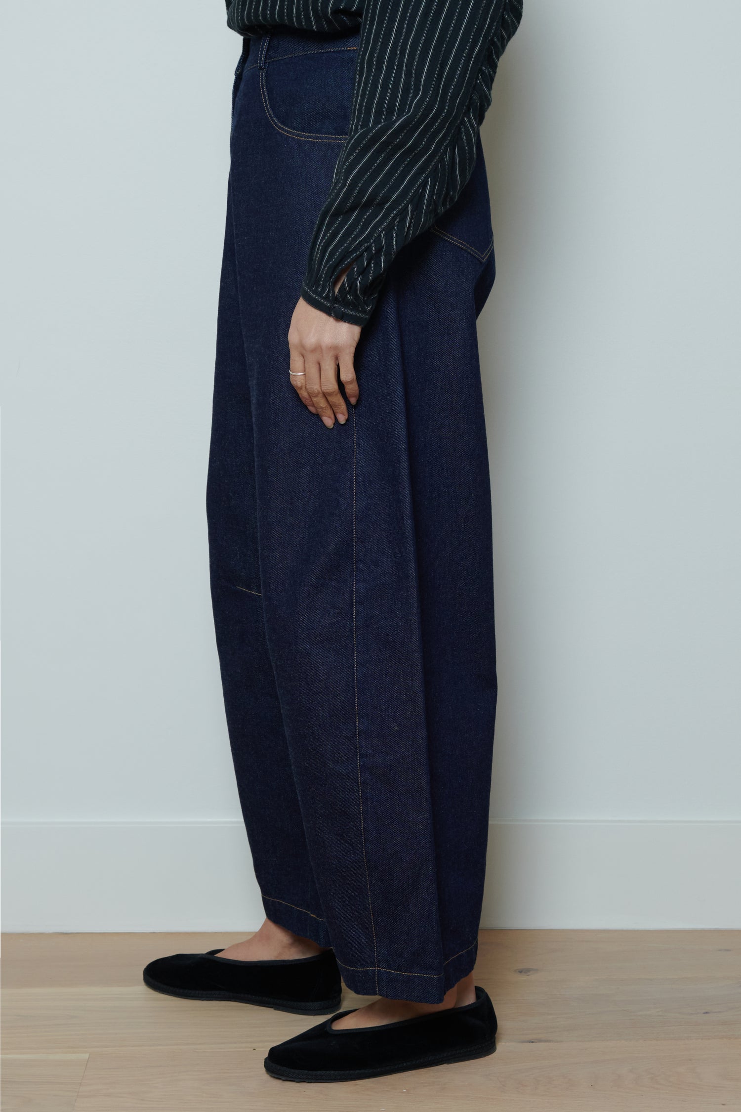 Cordera | Curved Baggy Jeans