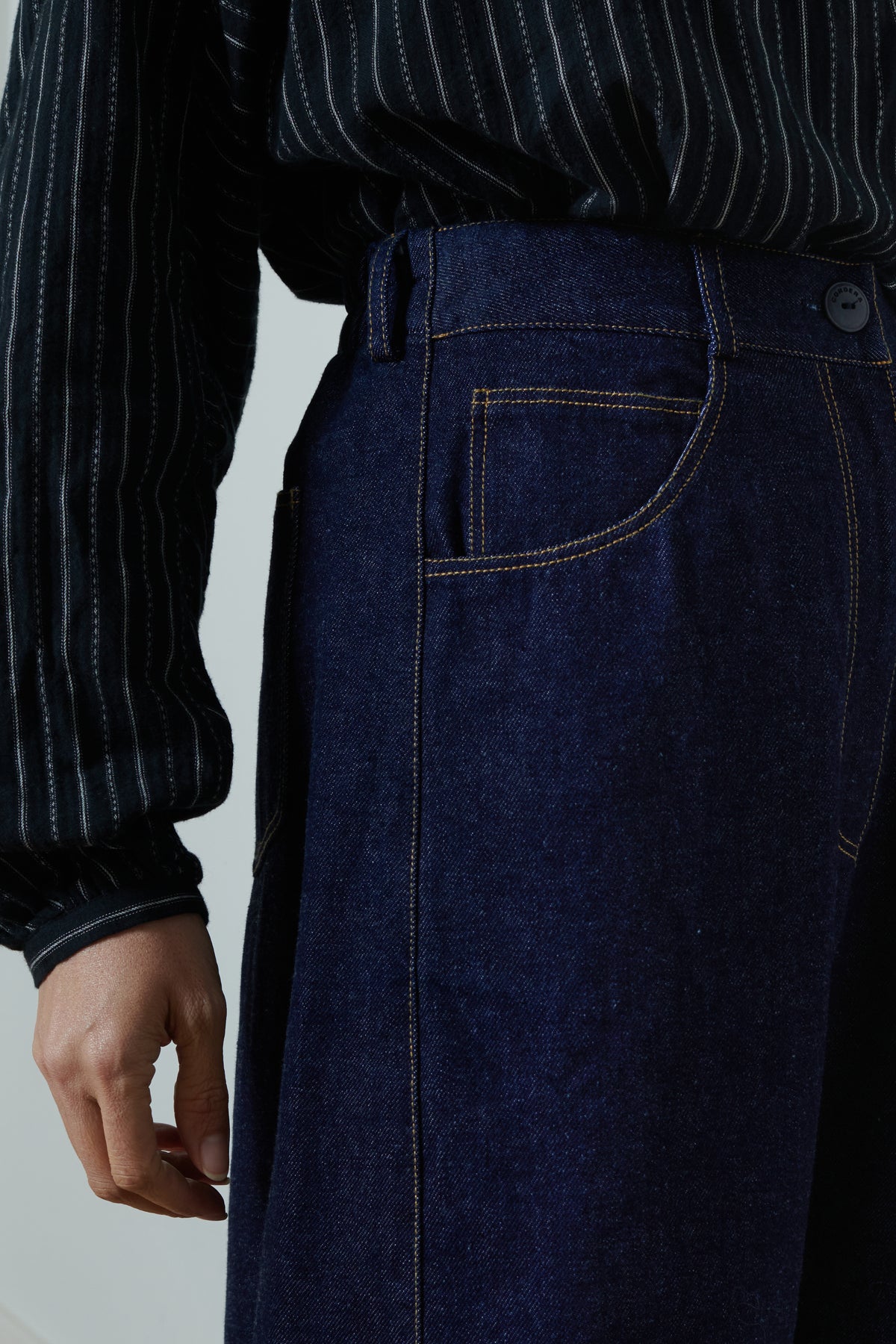 Cordera | Curved Baggy Jeans