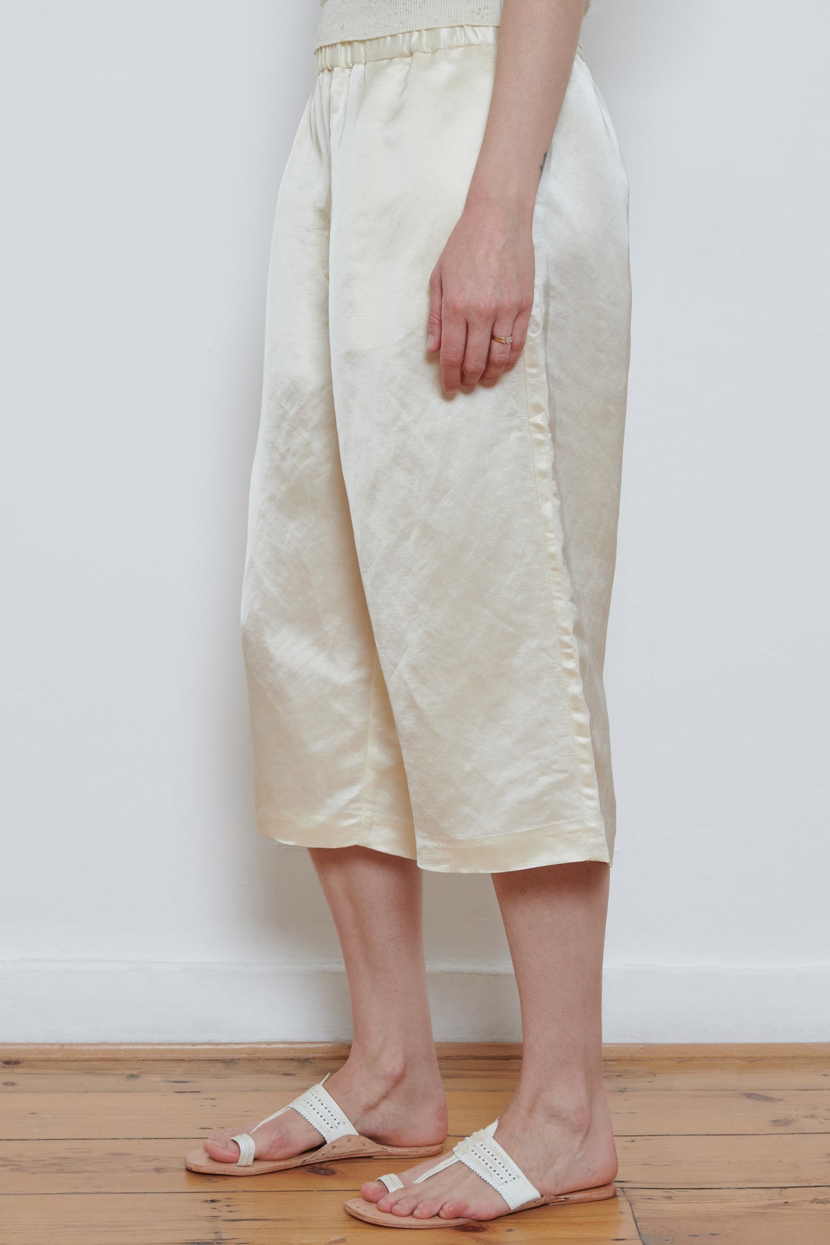 Cordera | Satin Capri Pants - Marfil