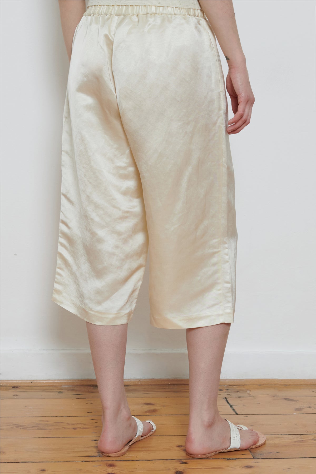 Cordera | Satin Capri Pants - Marfil