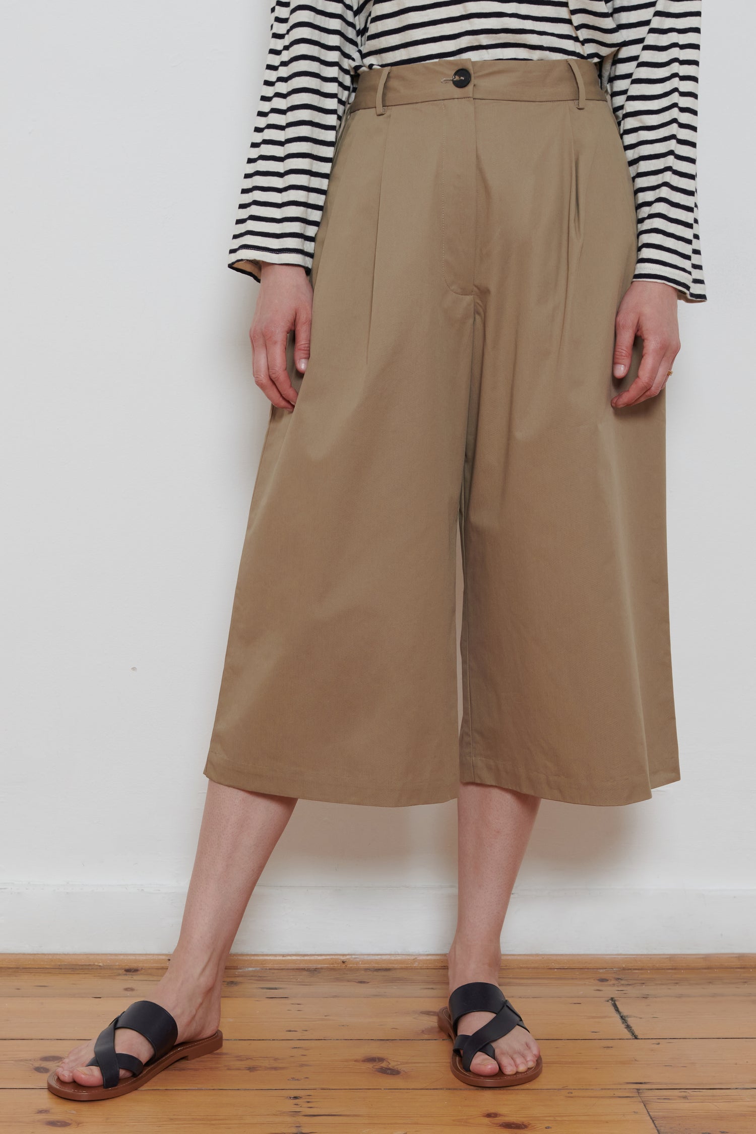 Cordera | Cotton Capri Pants- Camel